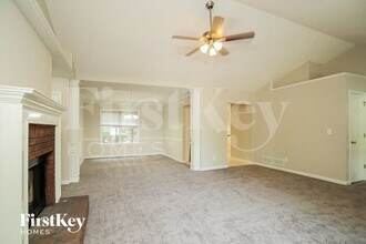 703 Hearthstone Crossing in Woodstock, GA - Foto de edificio - Building Photo