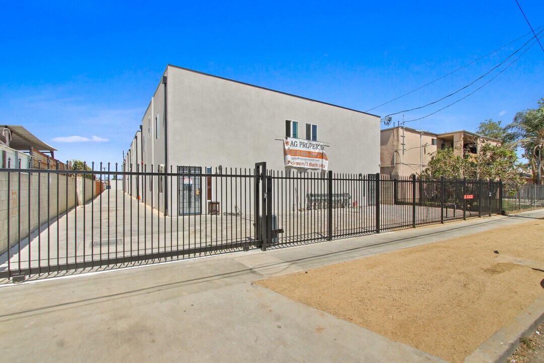 649 W 92nd St in Los Angeles, CA - Building Photo