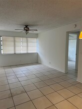 10208 Twin Lakes Dr, Unit 15-F in Coral Springs, FL - Building Photo - Building Photo