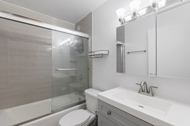 211 E Ohio St, Unit 717 in Chicago, IL - Building Photo - Building Photo