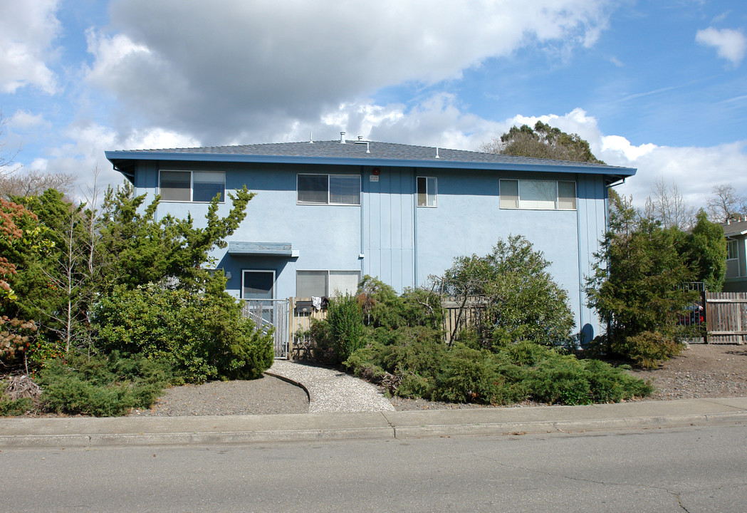 5020 Roma St in Santa Rosa, CA - Building Photo