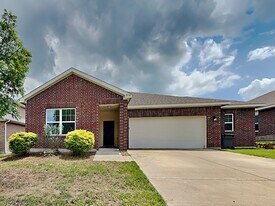 204 Gypsum Ln in Glenn Heights, TX - Building Photo