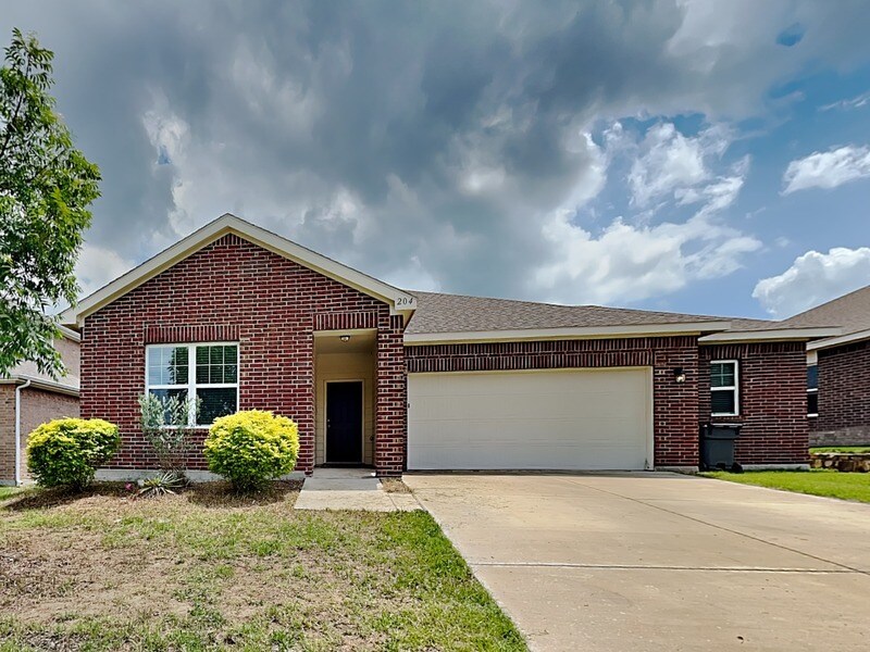 204 Gypsum Ln in Glenn Heights, TX - Building Photo
