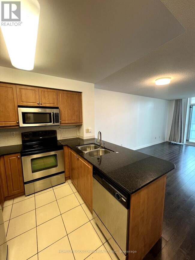 509-509 Beecroft Rd in Toronto, ON - Building Photo - Building Photo