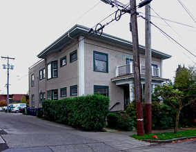 109 E Lynn St in Seattle, WA - Building Photo - Building Photo