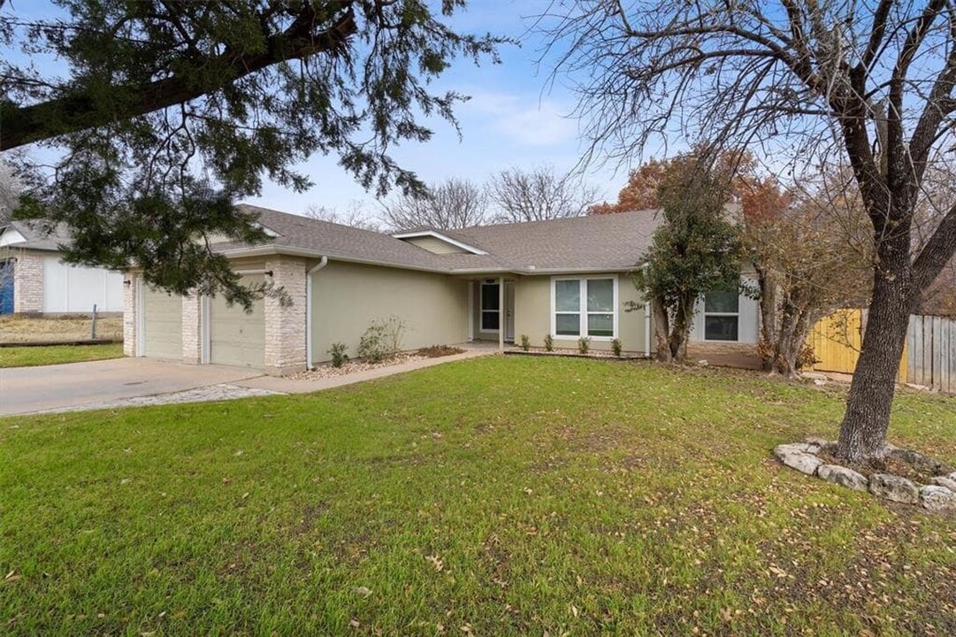 1900 Gracy Farms Ln in Austin, TX - Building Photo