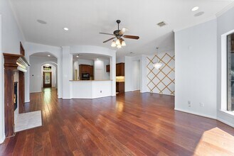 31 N Warbler Bend Cir in Spring, TX - Building Photo - Building Photo