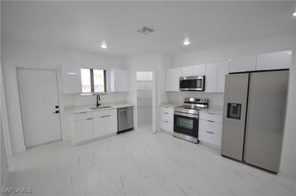 2132 Barker Blvd in Ft. Myers, FL - Building Photo - Building Photo