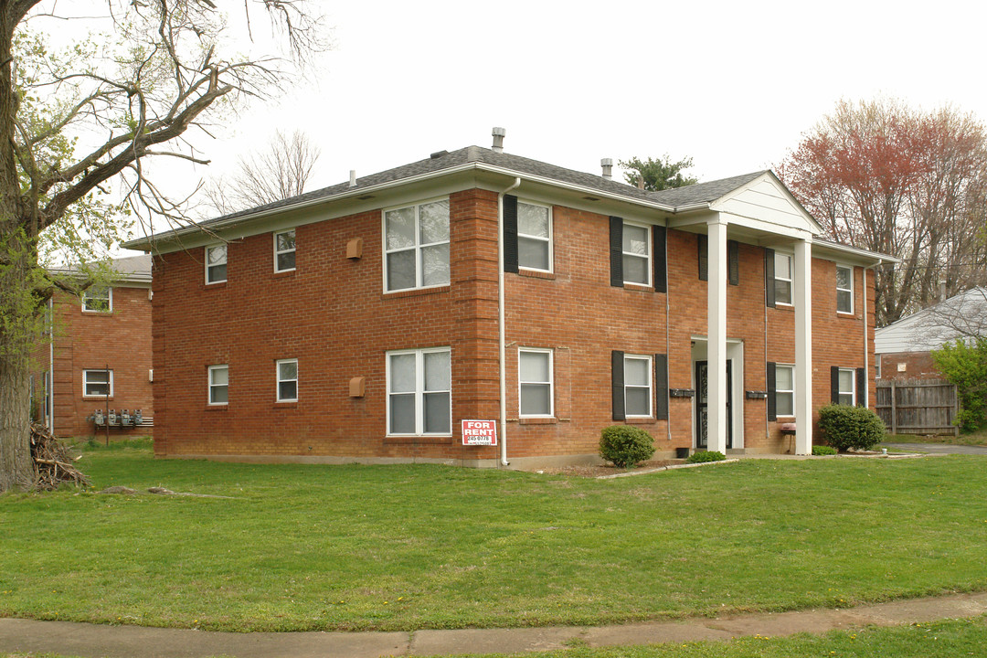 8801 Malvern Hill Rd in Louisville, KY - Foto de edificio