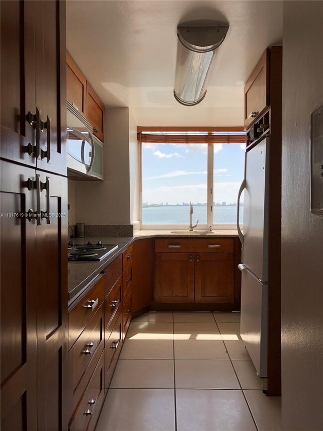 3301 NE 5th Ave in Miami, FL - Building Photo - Building Photo