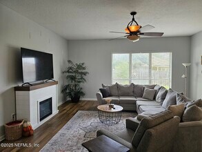 3728 Southbank Cir in Green Cove Springs, FL - Building Photo - Building Photo