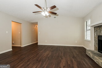 10319 Briarbay Loop in Jonesboro, GA - Building Photo - Building Photo