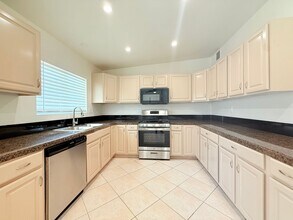 44458 San Juan Ave in Palm Desert, CA - Foto de edificio - Building Photo