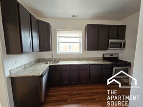 3747 W Sunnyside Ave in Chicago, IL - Building Photo - Building Photo