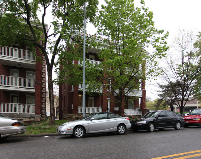 2547-2549 Cherry in Kansas City, MO - Foto de edificio - Building Photo