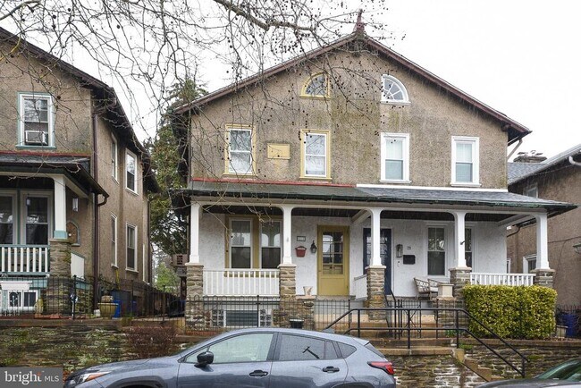 property at 21 E Abington Ave