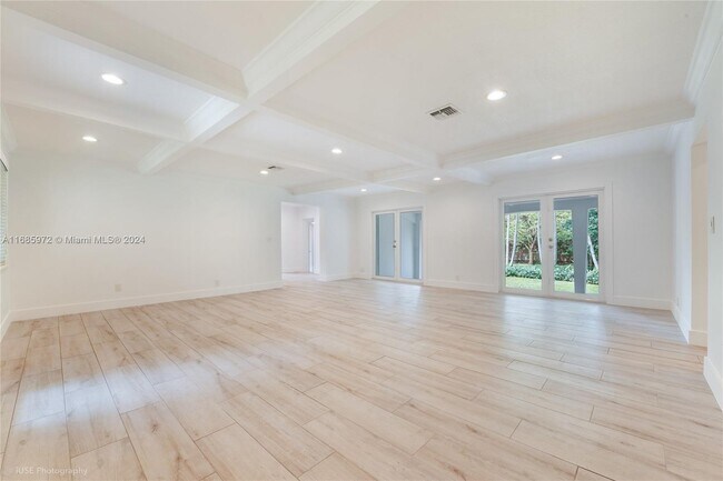 9330 SW 72nd Ave in Miami, FL - Building Photo - Building Photo