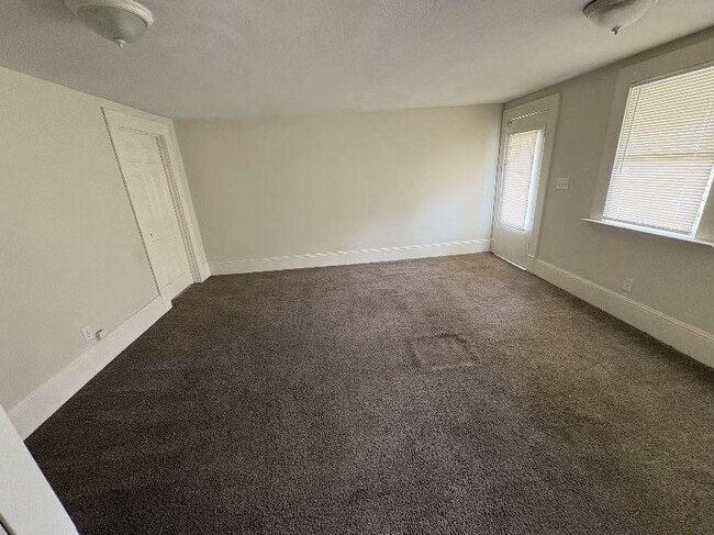 824 Spencer Ave, Unit Apt 2 in Santa Rosa, CA - Foto de edificio - Building Photo