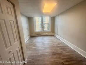 102 Delaware Ave in Olyphant, PA - Building Photo - Building Photo