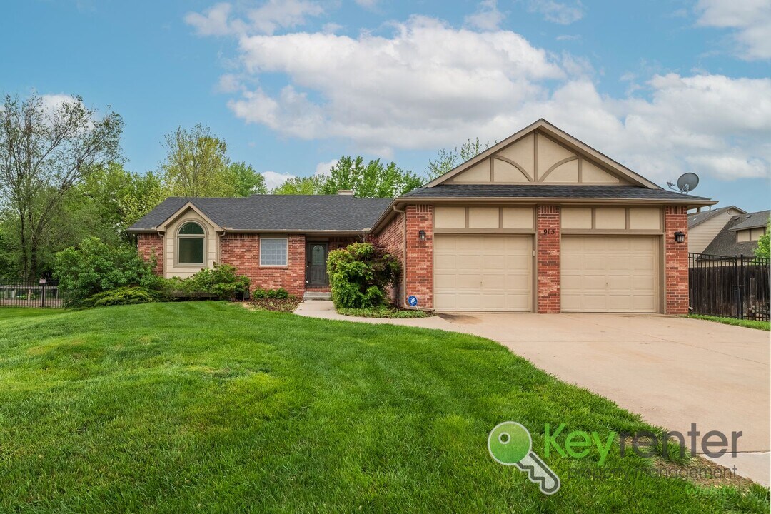 915 Second St in Andover, KS - Building Photo