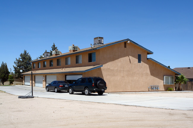 13880 Juniper St in Hesperia, CA - Building Photo - Building Photo