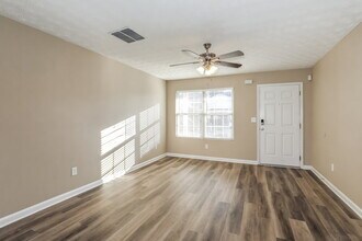 6035 Flagstaf Walk, Unit 2C in Mcdonough, GA - Foto de edificio - Building Photo