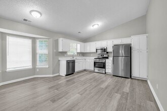 1374 Misty Ridge Ct in Hampton, GA - Building Photo - Building Photo