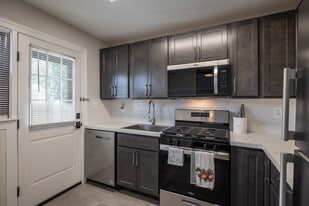 Hillside Apartments in Edison, NJ - Building Photo