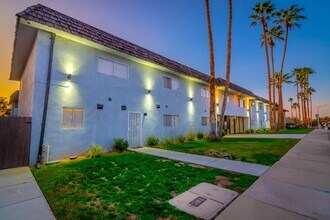 Dana3600 in Bakersfield, CA - Foto de edificio - Building Photo