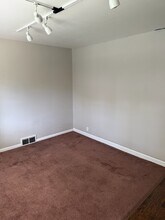 13329 S Buffalo Ave in Chicago, IL - Building Photo - Building Photo