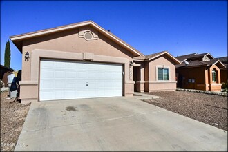 14321 Apache Point Dr in El Paso, TX - Building Photo - Building Photo