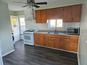 615 19th St in Vienna, WV - Foto de edificio - Building Photo