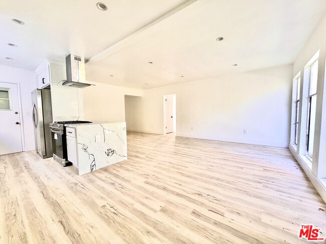 121 Crescent Dr in Beverly Hills, CA - Building Photo - Building Photo