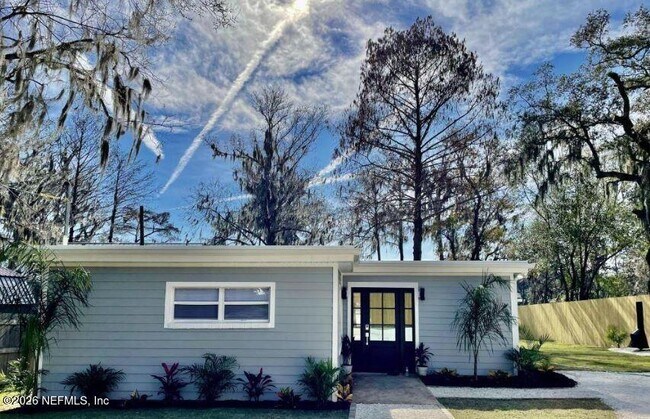 property at 2252 Lake Shore Blvd