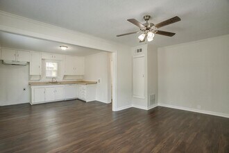 810 Meadow Park Dr in White Settlement, TX - Building Photo - Building Photo