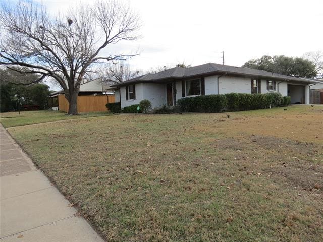 11425 Lochwood Blvd in Dallas, TX - Building Photo - Building Photo