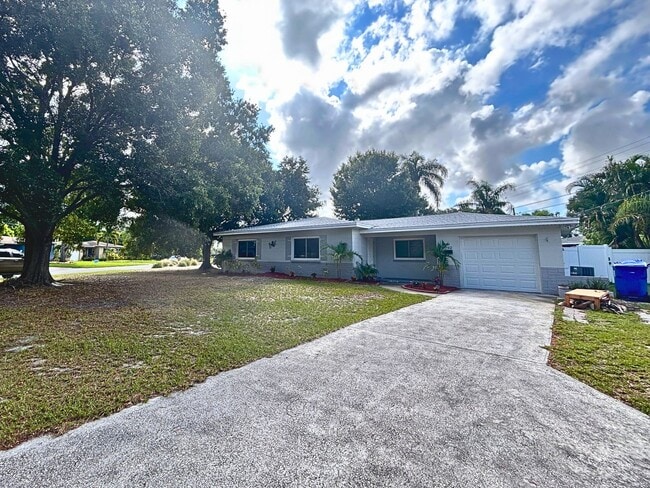 3792 26th Ave N in St. Petersburg, FL - Building Photo - Building Photo