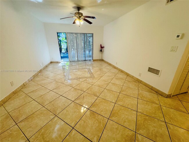 3129 Oakland Shores Dr in Oakland Park, FL - Building Photo - Building Photo