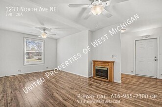 1233 North Ave NE in Grand Rapids, MI - Building Photo - Building Photo