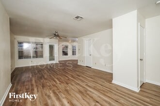 113 Ocotillo in Jourdanton, TX - Building Photo - Building Photo