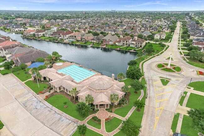 18011 Darling Point Ct in Cypress, TX - Foto de edificio - Building Photo