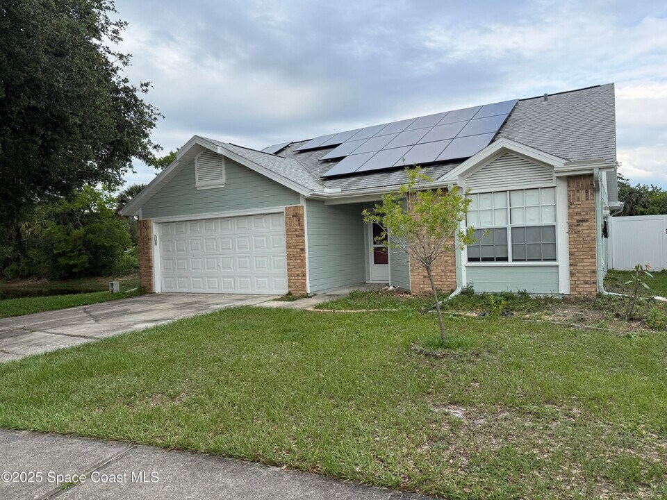 2530 Street Pauls Dr in Titusville, FL - Building Photo