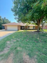 12000 Hollyrock Dr in Yukon, OK - Building Photo