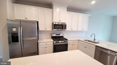 2427 James Banks Rd SE in Washington, DC - Building Photo - Building Photo