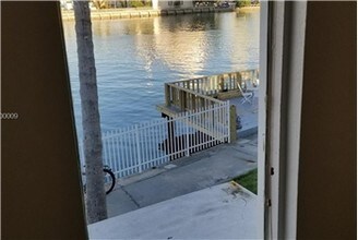 6865 Bay Dr-Unit -13 in Miami Beach, FL - Building Photo - Building Photo