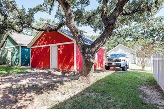 411 Wetzel in Kyle, TX - Building Photo - Building Photo