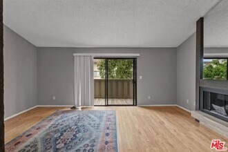 18433 Hatteras St in Los Angeles, CA - Building Photo - Building Photo