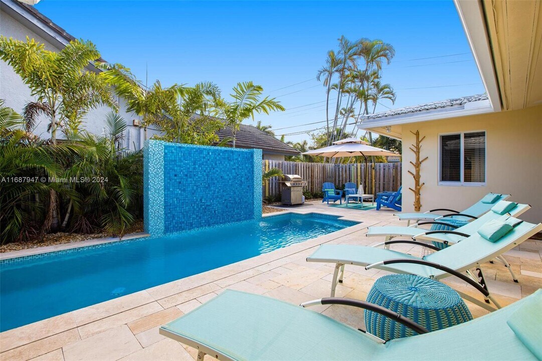 290 Tropic Dr in Lauderdale-by-the-Sea, FL - Building Photo