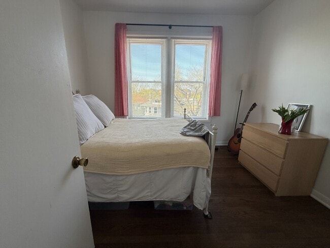 7529 N Rogers Ave in Chicago, IL - Building Photo - Building Photo