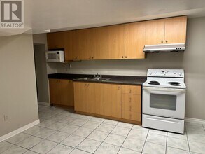 10 Olivewood Dr in Markham, ON - Building Photo - Building Photo